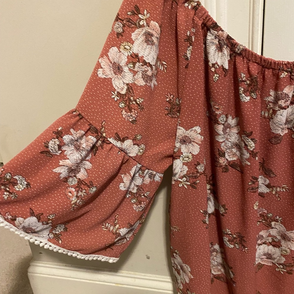 Cute Spring-Summer Off-Shoulder Top - Picture 3 of 4